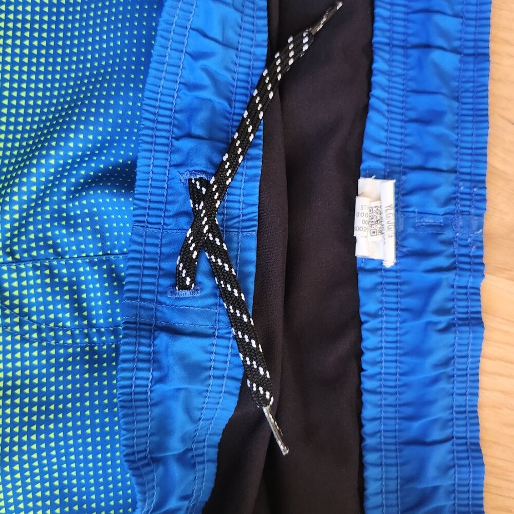 Under Armour swim trunks - Youth L - Picture 2 of 6